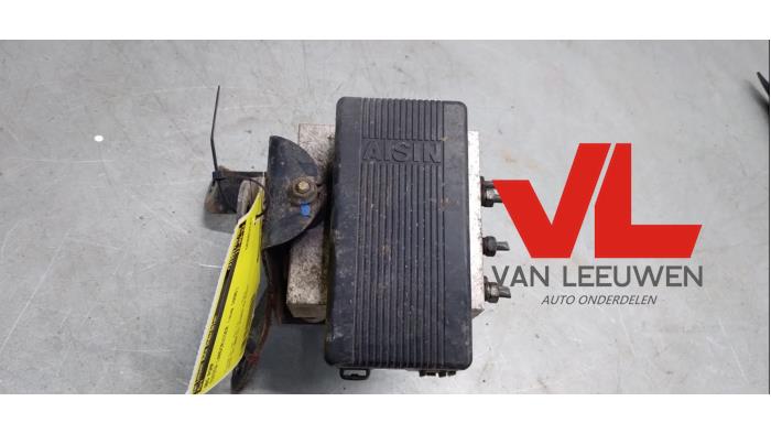 ABS Pomp van een Toyota Land Cruiser 90 (J9) 3.0 TD 1996