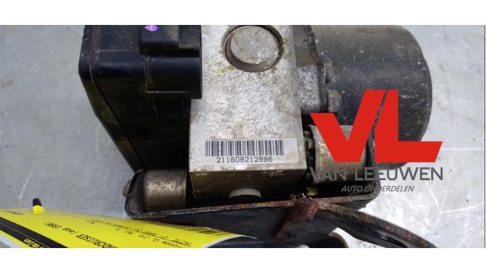 ABS Pomp van een Toyota Land Cruiser 90 (J9) 3.0 TD 1996