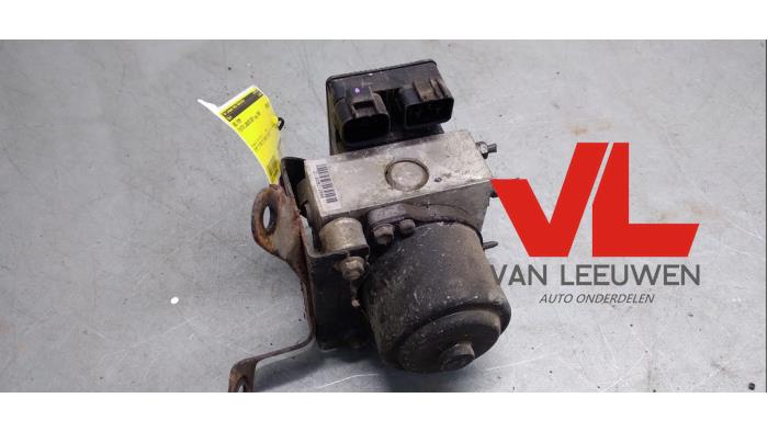 ABS Pomp van een Toyota Land Cruiser 90 (J9) 3.0 TD 1996