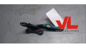 Gebruikte Motorkap Scharnier Toyota Land Cruiser 90 (J9) 3.0 TD Prijs € 23,00 Margeregeling aangeboden door Van Leeuwen Auto Onderdelen