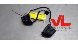 Gebruikte Radiobediening Stuur BMW 1 serie (E81) 116i 1.6 16V Prijs € 30,00 Margeregeling aangeboden door Van Leeuwen Auto Onderdelen