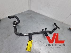 Gebruikte Koelwaterslang BMW 1 serie (E81) 116i 1.6 16V Prijs € 18,00 Margeregeling aangeboden door Van Leeuwen Auto Onderdelen