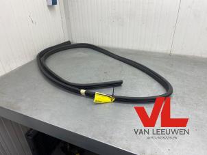 Gebruikte Deurrubber 2Deurs rechts Ford Focus 2 1.6 16V Prijs € 13,50 Margeregeling aangeboden door Van Leeuwen Auto Onderdelen