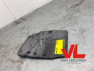 Gebruikte Afdekplaat diversen Mercedes C Sportcoupé (C203) 1.8 C-180K 16V Prijs € 9,00 Margeregeling aangeboden door Van Leeuwen Auto Onderdelen