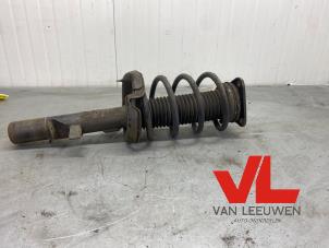 Gebruikte Schokbreker rechts-voor Ford C-Max (DXA) 1.6 SCTi 16V Prijs € 47,00 Margeregeling aangeboden door Van Leeuwen Auto Onderdelen