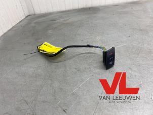 Gebruikte Centrale deurvergrendeling Schakelaar Audi Allroad (C5) 2.7 T 30V Prijs € 9,00 Margeregeling aangeboden door Van Leeuwen Auto Onderdelen