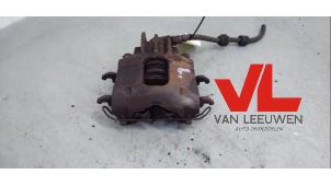 Gebruikte Remklauw (Tang) links-voor Ford Focus 1 1.6 16V Prijs € 13,50 Margeregeling aangeboden door Van Leeuwen Auto Onderdelen