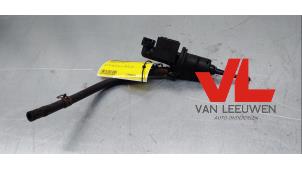 Gebruikte Koppeling Hoofd Cilinder Volkswagen Touran (1T1/T2) 1.6 FSI 16V Prijs € 28,00 Margeregeling aangeboden door Van Leeuwen Auto Onderdelen