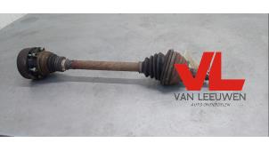 Gebruikte Aandrijfas links-voor Volkswagen Touran (1T1/T2) 1.6 FSI 16V Prijs € 15,00 Margeregeling aangeboden door Van Leeuwen Auto Onderdelen