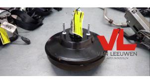 Gebruikte Rembekrachtiger Ford Focus 3 Wagon 1.0 Ti-VCT EcoBoost 12V 125 Prijs € 31,50 Margeregeling aangeboden door Van Leeuwen Auto Onderdelen