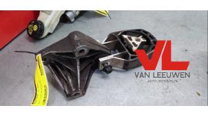 Gebruikte Motorsteun Ford Focus 3 Wagon 1.6 TDCi ECOnetic Prijs € 20,00 Margeregeling aangeboden door Van Leeuwen Auto Onderdelen