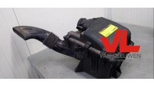 Gebruikte Luchtfilterhuis Volvo V70 (SW) 2.4 D5 20V Prijs € 24,00 Margeregeling aangeboden door Van Leeuwen Auto Onderdelen