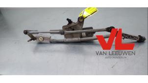 Gebruikte Ruitenwis Mechaniek Volvo V70 (SW) 2.4 D5 20V Prijs € 18,00 Margeregeling aangeboden door Van Leeuwen Auto Onderdelen