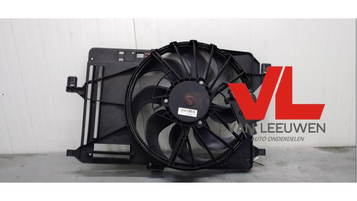 Gebruikte Radiateur Ford Focus 3 1.0 Ti-VCT EcoBoost 12V 100 Prijs € 40,00 Margeregeling aangeboden door Van Leeuwen Auto Onderdelen