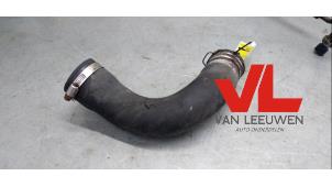 Gebruikte Intercooler Slang Toyota Corolla Verso (R10/11) 2.2 D-4D 16V Cat Clean Power Prijs € 25,00 Margeregeling aangeboden door Van Leeuwen Auto Onderdelen