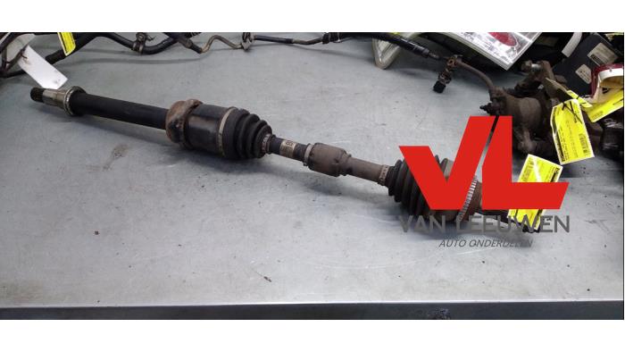 Gebruikte Aandrijfas rechts-voor Toyota Corolla Verso (R10/11) 2.2 D-4D 16V Cat Clean Power Prijs € 36,00 Margeregeling aangeboden door Van Leeuwen Auto Onderdelen