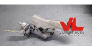 Gebruikte Hoofdremcilinder Toyota Corolla Verso (R10/11) 2.2 D-4D 16V Cat Clean Power Prijs € 25,00 Margeregeling aangeboden door Van Leeuwen Auto Onderdelen