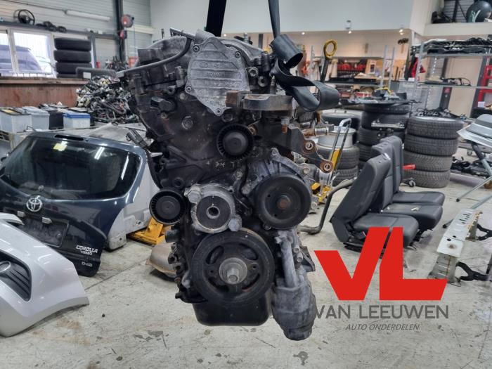 Motor van een Toyota Corolla Verso (R10/11) 2.2 D-4D 16V Cat Clean Power 2005