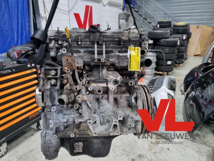 Motor van een Toyota Corolla Verso (R10/11) 2.2 D-4D 16V Cat Clean Power 2005