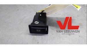 Gebruikte Schakelaar (diversen) Toyota Corolla Verso (R10/11) 2.2 D-4D 16V Cat Clean Power Prijs € 10,00 Margeregeling aangeboden door Van Leeuwen Auto Onderdelen