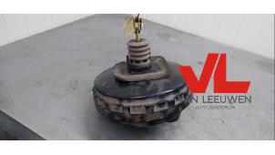 Gebruikte Rembekrachtiger Renault Espace (JK) 3.5 V6 24V Grand Espace Prijs € 15,00 Margeregeling aangeboden door Van Leeuwen Auto Onderdelen