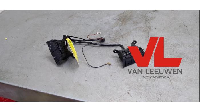Gebruikte Tempomaat Ford Focus C-Max 1.8 16V Prijs € 34,00 Margeregeling aangeboden door Van Leeuwen Auto Onderdelen