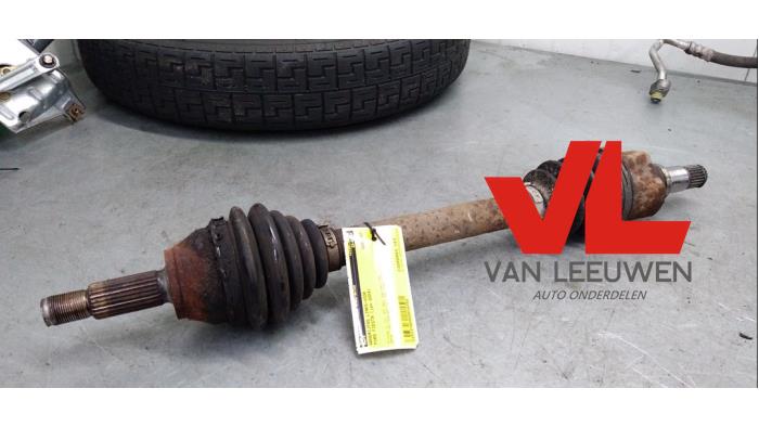Gebruikte Aandrijfas links-voor Ford Fiesta 5 (JD/JH) 1.25 16V Prijs € 20,00 Margeregeling aangeboden door Van Leeuwen Auto Onderdelen