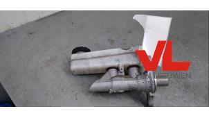 Gebruikte Hoofdremcilinder Renault Megane III Berline (BZ) 1.4 16V TCe 130 Prijs € 30,00 Margeregeling aangeboden door Van Leeuwen Auto Onderdelen