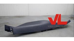 Gebruikte Steun Hoedenplank Lexus CT 200h 1.8 16V Prijs € 25,00 Margeregeling aangeboden door Van Leeuwen Auto Onderdelen