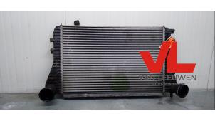 Gebruikte Intercooler Volkswagen Passat Variant (3C5) 2.0 FSI 16V Prijs € 35,00 Margeregeling aangeboden door Van Leeuwen Auto Onderdelen