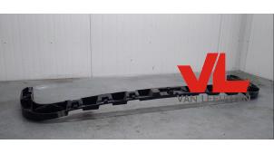 Gebruikte Bumperrubber midden-achter Volkswagen Passat Variant (3C5) 2.0 FSI 16V Prijs € 20,00 Margeregeling aangeboden door Van Leeuwen Auto Onderdelen