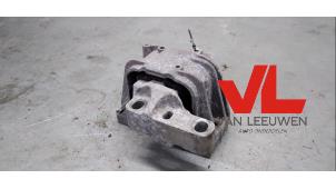 Gebruikte Motorrubber Volkswagen Passat Variant (3C5) 2.0 FSI 16V Prijs € 15,00 Margeregeling aangeboden door Van Leeuwen Auto Onderdelen