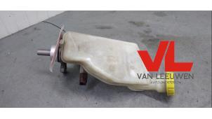 Gebruikte Hoofdremcilinder Peugeot 1007 (KM) 1.6 GTI,Gentry 16V Prijs € 12,00 Margeregeling aangeboden door Van Leeuwen Auto Onderdelen