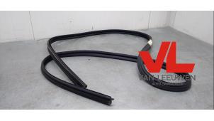 Gebruikte Achterkleprubber Ford Focus C-Max 1.8 16V Prijs € 16,00 Margeregeling aangeboden door Van Leeuwen Auto Onderdelen