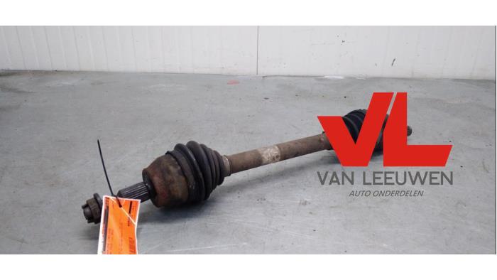 Gebruikte Aandrijfas links-voor Ford Focus 3 1.0 Ti-VCT EcoBoost 12V 100 Prijs € 55,00 Margeregeling aangeboden door Van Leeuwen Auto Onderdelen