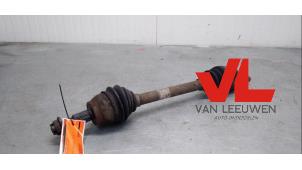 Gebruikte Homokineetas links-voor Ford Focus 3 1.0 Ti-VCT EcoBoost 12V 100 Prijs € 55,00 Margeregeling aangeboden door Van Leeuwen Auto Onderdelen