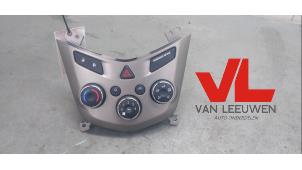Gebruikte Kachel Bedieningspaneel Chevrolet Aveo (300) 1.3 D 16V Prijs € 39,00 Margeregeling aangeboden door Van Leeuwen Auto Onderdelen