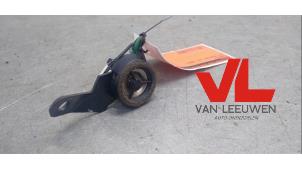 Gebruikte Tweeter Kia Sportage (JE) 2.0 CVVT 16V 4x2 Prijs € 10,00 Margeregeling aangeboden door Van Leeuwen Auto Onderdelen