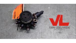 Gebruikte Injector brug Renault Kangoo Express (FC) 1.5 dCi 65 Prijs € 16,00 Margeregeling aangeboden door Van Leeuwen Auto Onderdelen