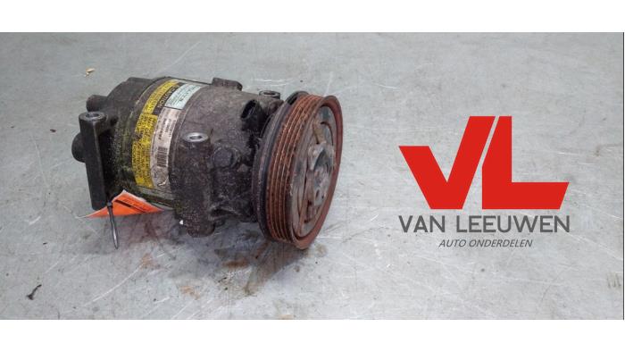 Gebruikte Aircopomp Renault Megane II (BM/CM) 1.6 16V Prijs € 30,00 Margeregeling aangeboden door Van Leeuwen Auto Onderdelen