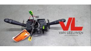 Gebruikte Licht + Raw Schakelaar Renault Clio II (BB/CB) 1.6 16V Prijs € 35,00 Margeregeling aangeboden door Van Leeuwen Auto Onderdelen