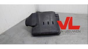 Gebruikte Luchtfilterhuis Renault Clio II (BB/CB) 1.6 16V Prijs € 15,00 Margeregeling aangeboden door Van Leeuwen Auto Onderdelen