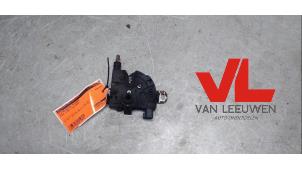 Gebruikte Slotmechaniek Motorkap Ford Focus C-Max 1.6 16V Prijs € 11,00 Margeregeling aangeboden door Van Leeuwen Auto Onderdelen
