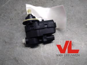 Gebruikte Koplampmotor Peugeot 208 I (CA/CC/CK/CL) 1.2 Vti 12V PureTech 82 Prijs € 12,50 Margeregeling aangeboden door Van Leeuwen Auto Onderdelen