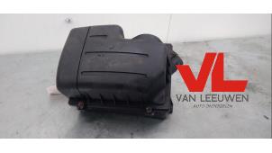 Gebruikte Luchtfilterhuis Ssang Yong Kyron 2.0 M 200 Xdi 16V 4x2 Prijs € 35,00 Margeregeling aangeboden door Van Leeuwen Auto Onderdelen