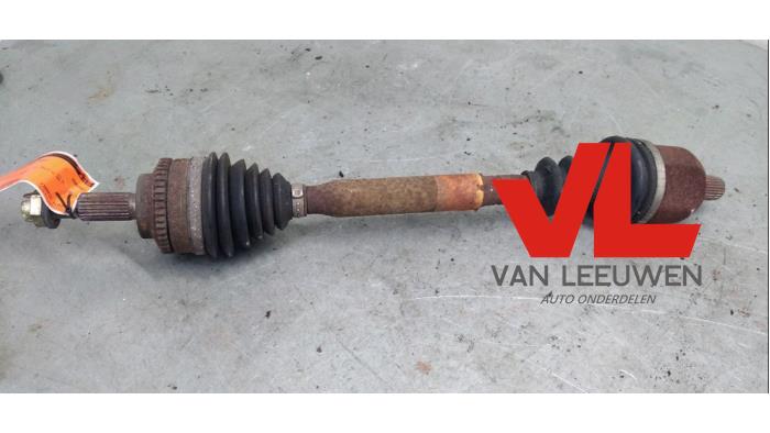Gebruikte Aandrijfas links-voor Renault Megane (EA) 1.6 16V Sport Prijs € 20,00 Margeregeling aangeboden door Van Leeuwen Auto Onderdelen