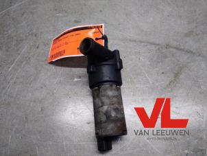 Gebruikte Waterpomp Renault Grand Scénic II (JM) 2.0 16V Turbo Prijs € 20,00 Margeregeling aangeboden door Van Leeuwen Auto Onderdelen