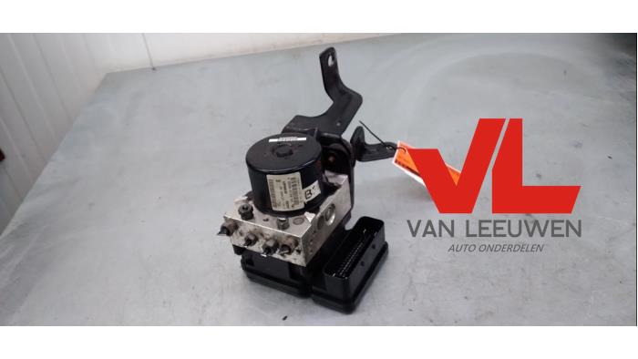 Gebruikte ABS Pomp Ford Fiesta 6 (JA8) 1.0 Ti-VCT 12V 65 Prijs € 175,00 Margeregeling aangeboden door Van Leeuwen Auto Onderdelen