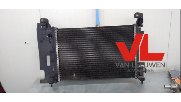 Gebruikte Radiateur Fiat Grande Punto (199) 1.4 16V Prijs € 20,00 Margeregeling aangeboden door Van Leeuwen Auto Onderdelen
