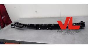 Gebruikte Bumpersteun midden-achter Porsche Cayenne Coupe (9YB) Prijs € 50,00 Margeregeling aangeboden door Van Leeuwen Auto Onderdelen